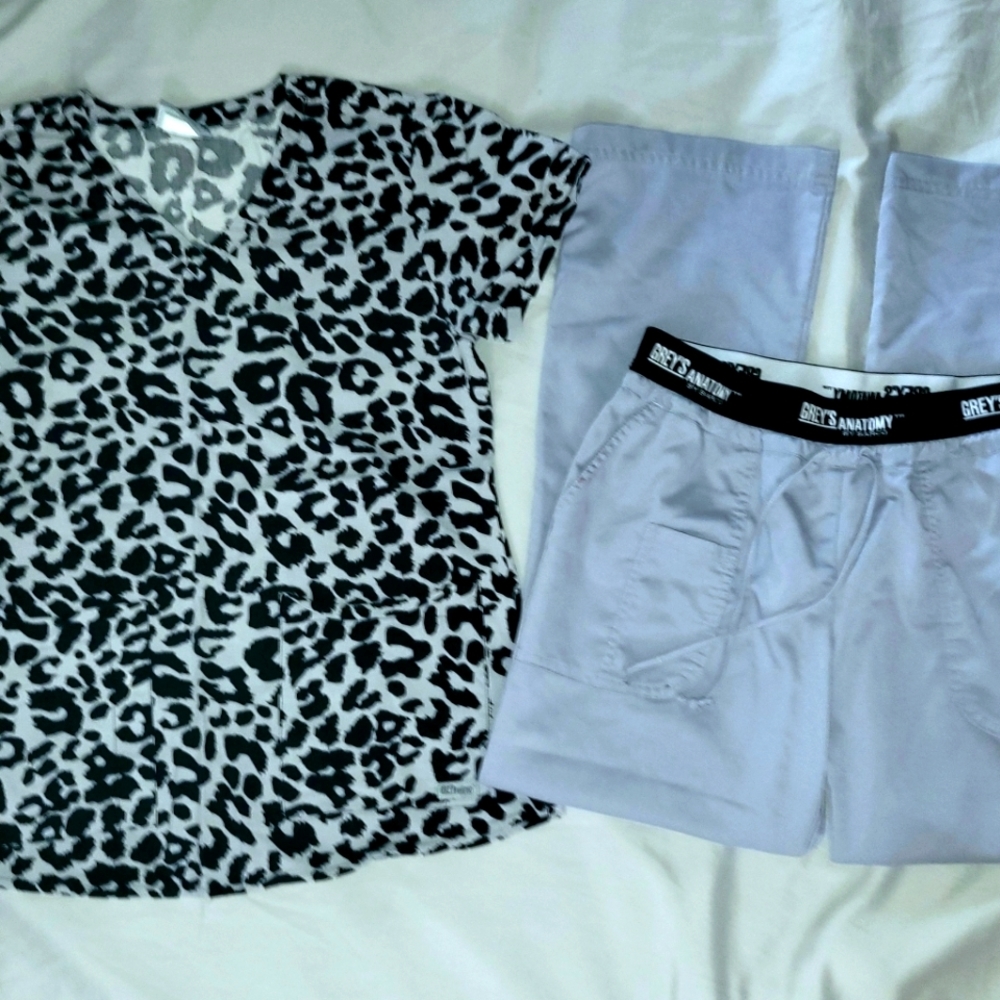 Grey's Anatomy Scrub Set Animal Print Med Pet Flaw